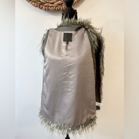 Joie Faux Fur Vest with Vegan Leather Detail Size Small - Picture 12 of 15